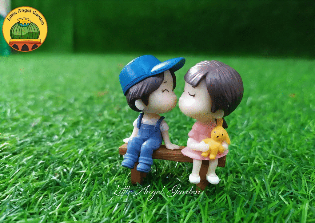 Cặp đôi ngồi ghế | Phụ kiện trang trí tiểu cảnh